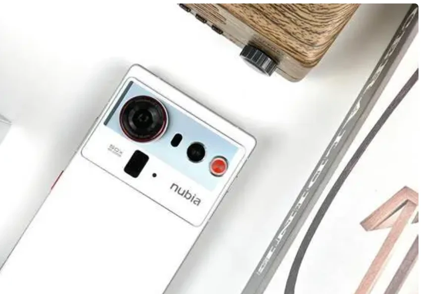 努比亚 Z80 Ultra：街拍游戏机 的双重定位-第1张图片-IT技术视界